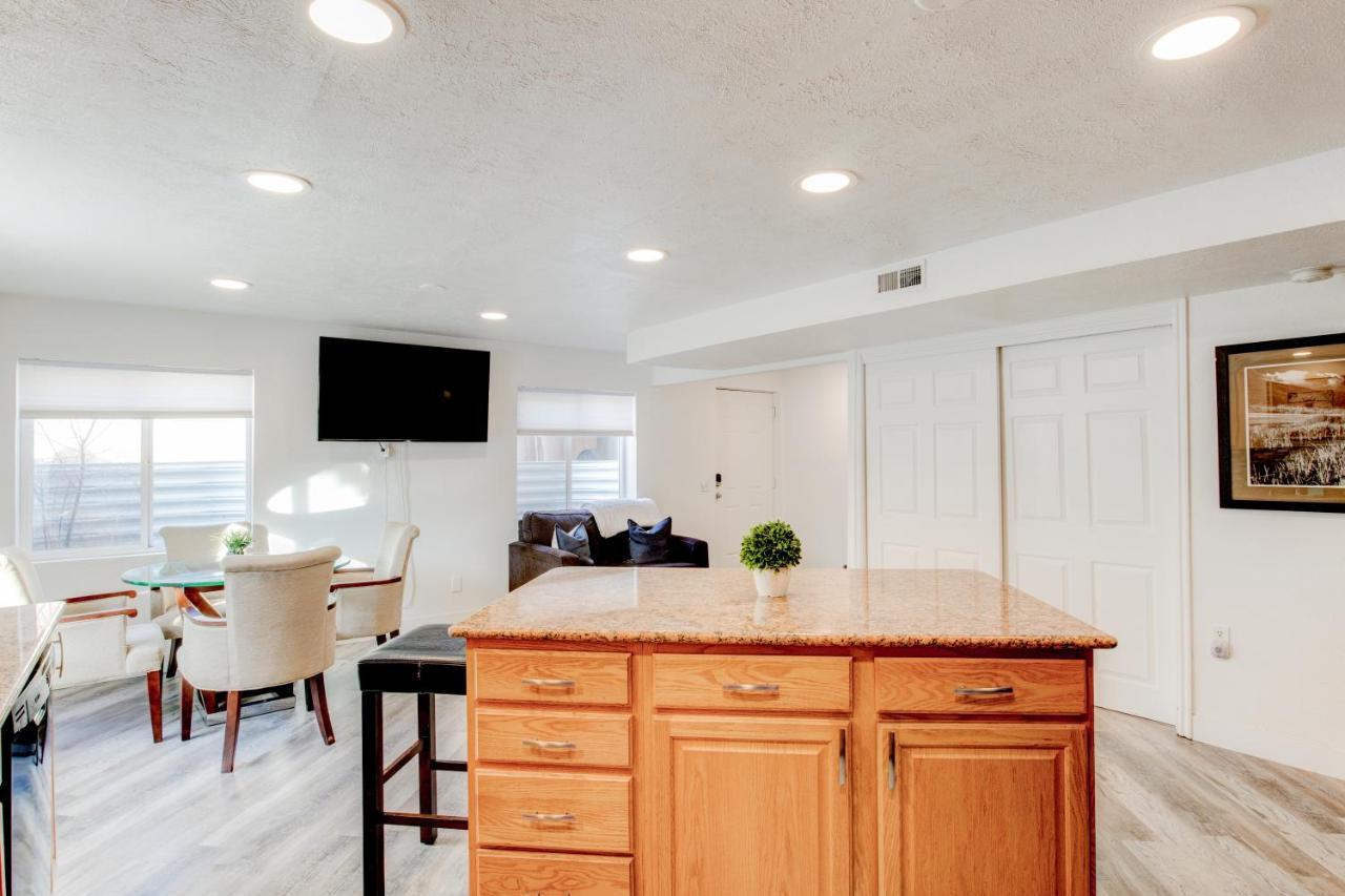 Modern Private Whole Unit 4 Bedroom Guest Suite King Bed Salt Lake City Eksteriør billede