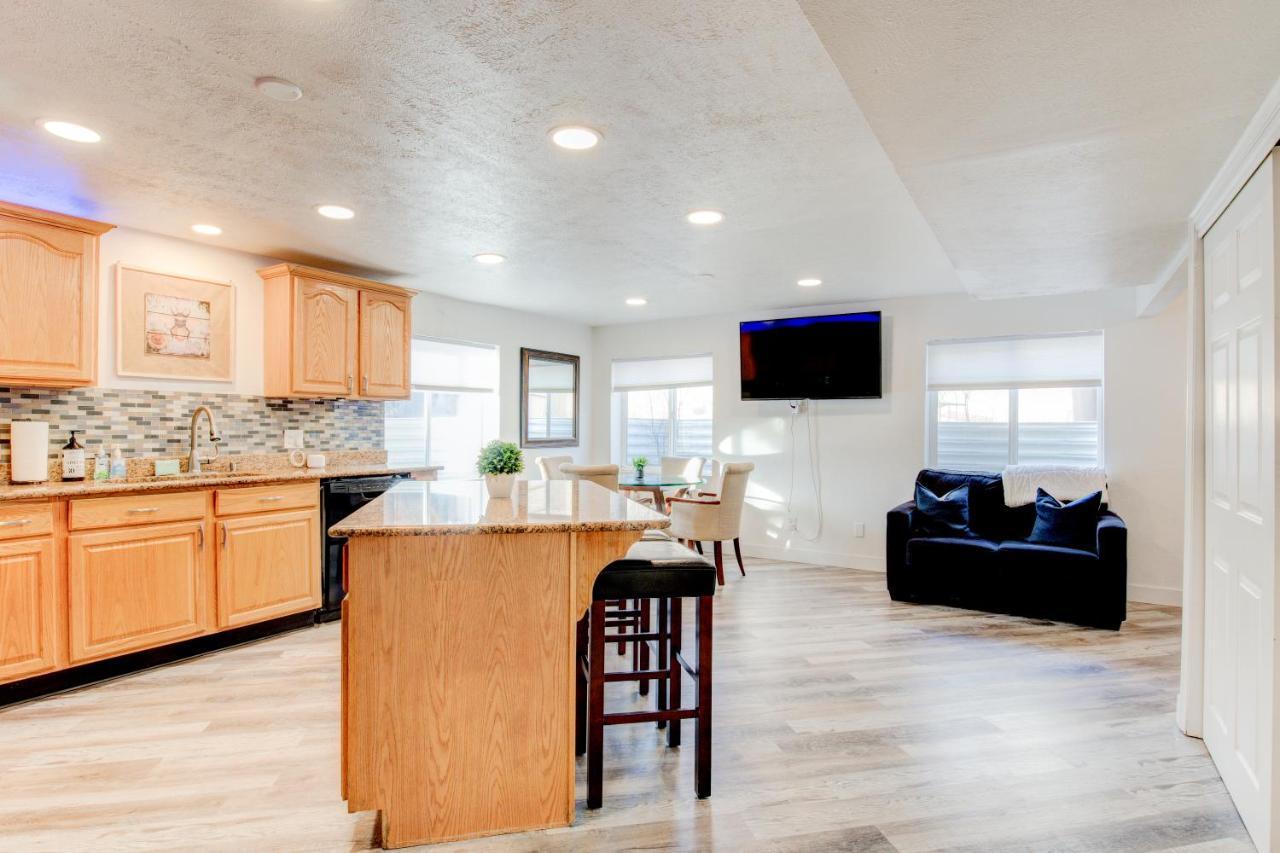 Modern Private Whole Unit 4 Bedroom Guest Suite King Bed Salt Lake City Eksteriør billede